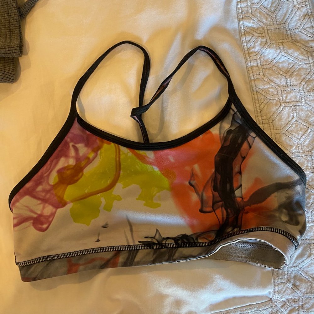 LULULEMON SPORTS BRA
